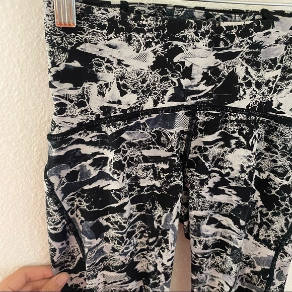 Lululemon Train Times 7/8 Pant Size 2 - Picture 6 of 15